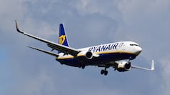 Un tribunal ordena el embargo de un avión de Ryanair tras la denuncia de un pasajero que no había sido indemnizado: la compañía lo niega