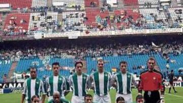 <b>PRECEDENTE. </b>Formación del Betis que se enfrentó al Mallorca en el Calderón en 2002.