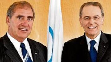 John Fahey (izq.), junto a Jacques Rogge.