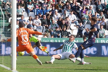 Kevin Medina, otra baja para Mendizorroza