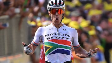 Impey celebra con Sudáfrica su primera victoria en el Tour