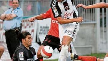 <b>QUIEREN MÁS. </b>Los dos arietes argentinos pretenden convencer a Abel.