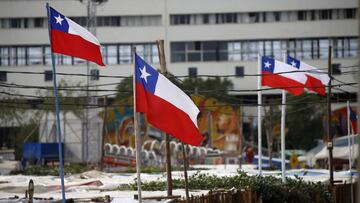 Valparaiso, 14 de septiembre de 2019  Fonderos realizan los ultimos preparativos a sus ramadas para celebrar las fiestas patrias en la explanada Alejo Barrios de Playa Ancha.  Andres Pina/Aton Chile