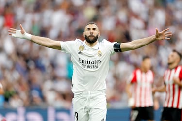 Año desabrido,
enturbiado por
hasta ocho lesiones que le han
hecho perderse 18 duelos.
En una versión gris, 31 zarpazos. Pólvora tuvo, pero
futbolísticamente hablando,
no fue un gran Karim.