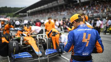 Lando Norris, con su equipo en parrilla antes de disputar el GP de Austria.