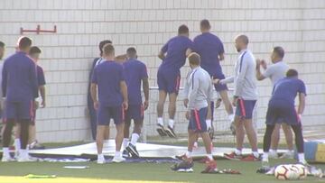 Gameiro trabaja con el grupo a la espera de resolver su futuro