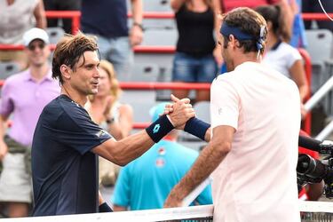 Bautista gana a Monfils y se cita con Federer, que superó a Ferrer