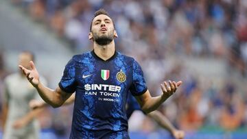 Hakan Calhanoglu of FC Internazionale during the Italian championship Serie A football match between FC Internazionale and Genoa CFC on August 21, 2021 at Giuseppe Meazza Stadium in Milan, Italy - Photo Fabrizio Carabelli / LiveMedia / DPPI
 AFP7 
 21/08/