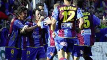 <b>OTRO FRENAZO. </b>El Cartagena se topó con la actuación de Teixeira y con un efectivo Levante.