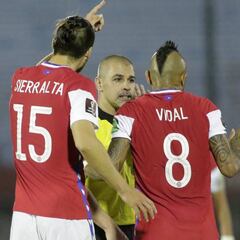 Eber Aquino, el polémico debut del árbitro de Chile - Uruguay