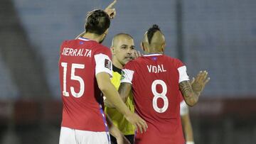 Eber Aquino, el polémico debut del árbitro de Chile - Uruguay