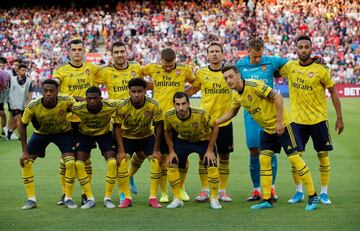 El Arsenal salió con: Leno, Maitlan.Miles, Chambers, Sokratis, Monreal, Willock, Xhaka, Mkhitaryan, Özil, Nelson y Aubameyang.