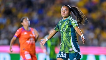 Deiry Ramirez celebrates her goal 5-0 of Tigres during the 13th round match between Tigres UANL and Mazatlan FC as part of the Torneo Clausura 2025, Liga MX Femenil at Universitario Stadium on March 17, 2025 in Monterrey, Nuevo Leon, Mexico.