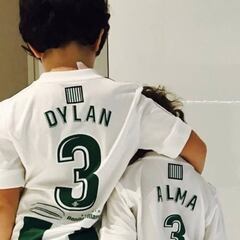 Los hijos de Alejandro Sanz presumen del Betis y dejan un mensaje positivo