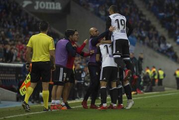 Kondogbia celebra el 0-1 con el resto del equipo.