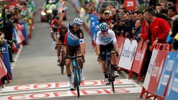 Geniez celebrando su triunfo en la etapa 12 de La Vuelta a España
