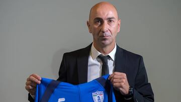 Pako Ayestar&aacute;n durante su presentaci&oacute;n oficial como entrenador de Pachuca para el Apertura 2018 de la Liga MX.