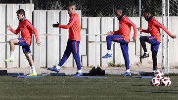 GRAF8478. MADRID, 14/01/2019.- Los jugadores del Atlético de Madrid durante el entrenamiento del equipo rojiblanco esta mañana en la Ciudad Deportiva del Atlético de Madrid en Majadahonda. EFE/Javier Lizón