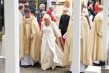 La reina Camila entrando a la Abadía de Westminster.