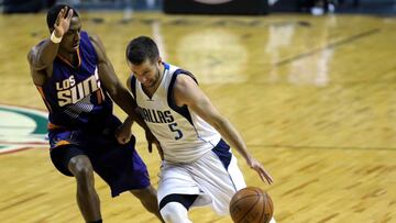 Jan 12, 2017; Mexico City, MEXICO; Dallas Mavericks guard J. J. Barea (5) drives against Phoenix Suns guard Brandon Knight (11) during the NBA game at the Mexico City Arena. Mandatory Credit: Jose Mendez/EFE via USA TODAY Sports