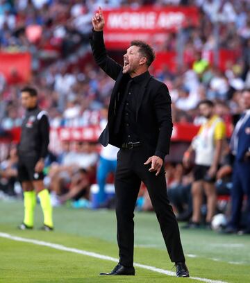 Simeone en la banda. 