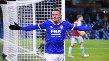 Vardy, jugador del Leicester, celebra su gol contra el Burnley.
