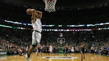 May 10, 2017; Boston, MA, USA; Boston Celtics guard Avery Bradley (0) drives to the basket against the Washington Wizards during the first quarter in game five of the second round of the 2017 NBA Playoffs at TD Garden. Mandatory Credit: David Butler II-USA TODAY Sports