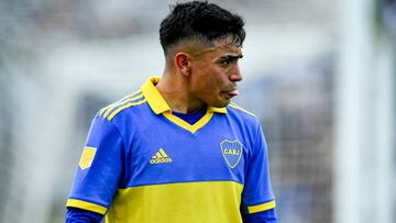 LA PLATA, ARGENTINA - OCTOBER 20: Luca Langoni of Boca Juniors gestures after being replaced during a match between Gimnasia y Esgrima La Plata and Boca Juniors as part of Liga Profesional 2022 at Estadio Juan Carlos Zerillo on October 20, 2022 in La Plata, Argentina. The match is held after being suspended on October 06 at 9 minutes of play due to serious clashes between police and supporters originated outside of the stadium. (Photo by Marcelo Endelli/Getty Images)