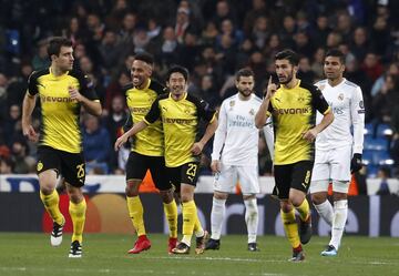2-2. Aubameyang celebró el gol del empate a dos tantos.