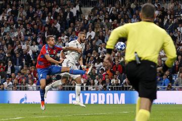 1-0. Karim Benzema marcó el primer gol.