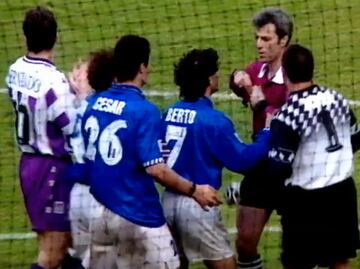 En el Oviedo 3-8 Valladolid disputado el 19 de mayo de 1996 el rbitro andaluz Japn Sevilla se?al seis penaltis, dos a favor del equipo local y cuatro a favor de los visitantes, circunstancia que aprovech el croata Alen Peternac para pasar a la historia como nico jugador con 4 goles de penalti anotados en un mismo partido de La Liga.