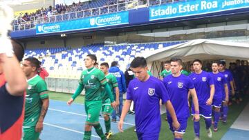 Jugadores ingresando al Ester Roa Rebolledo.