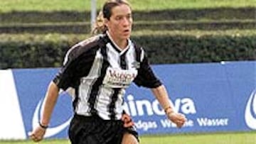 Julia Olmos, en un partido con el Levante Femenino.