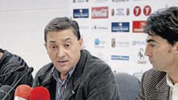<b>CUESTIÓN DE TIEMPO. </b>Antonio Baños y Pedro Reverte anunciaron la destitución de Gay al frente del Lorca Deportiva.