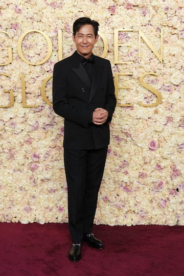 Lee Jung-jae posa durante la alfombra roja de los Globos de Oro 2025 celebrados en el Hotel Beverly Hilton de los Ángeles.
 