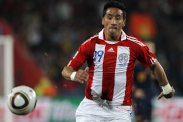 Si bien registra buenas campañas con Paraguay en Copa América (subcampeón en 2011 y cuarto en 2015), el ex atacante de Colo Colo jamás ganó un partido de los 10 que disputó en el certamen.