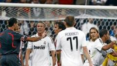 El árbitro se puso enfrente