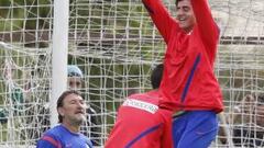 Los padres de Courtois le arroparon en su primer día