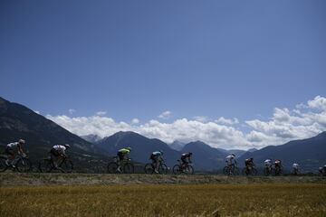 El pelotón durante la 18ª etapa del Tour de Francia de 2017.