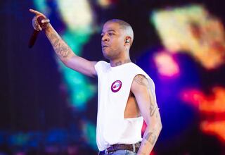El momento en el que Kid Cudi se rompe el pie en Coachella