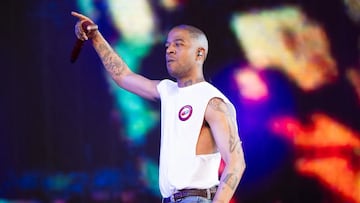 Kid Cudi sorprendió al sumarse al segundo fin de semana de Coachella, pero el rapero tuvo que terminar su set antes tras romperse el pie en el evento.