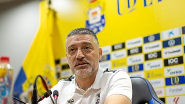 GRAFCAN6358. LAS PALMAS DE GRAN CANARIA (ESPAÑA), 08/03/2024.- El entrenador de la Unión Deportiva Las Palmas, Xavier García Pimienta, valora en rueda de prensa el partido que su equipo juega el domingo contra el Athletic Club, en la jornada 28 en LaLiga EA Sports. EFE/Quique Curbelo
