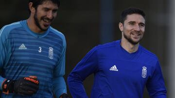 Omar Ramos en su primer entrenamiento con el Real Oviedo. 