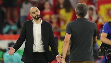 Doha (Qatar), 06/12/2022.- Head coach Walid Regragui (L) of Morocco and Head coach Luis Enrique of Spain react after the FIFA World Cup 2022 round of 16 soccer match between Morocco and Spain at Education City Stadium in Doha, Qatar, 06 December 2022. (Mundial de F¨²tbol, Marruecos, Espa?a, Catar) EFE/EPA/Friedemann Vogel