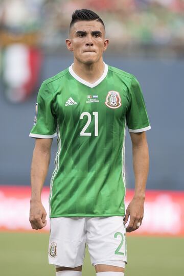 Osorio no llevó a ningún lateral nominal para los duelos ante Panamá y Costa Rica, por eso es una sorpresa que no fuera el 'Hueso', y es que incluso fue el único que fue tanto a Confederaciones como a Copa Oro.