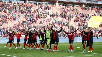 Soccer Football - Bundesliga - Bayer Leverkusen v Hertha BSC - BayArena, Leverkusen, Germany - April 2, 2022 Bayer Leverkusen players celebrate after the match REUTERS/Thilo Schmuelgen DFL REGULATIONS PROHIBIT ANY USE OF PHOTOGRAPHS AS IMAGE SEQUENCES AND