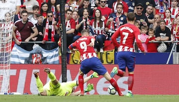 Fernando Torres marca el 2-1.
