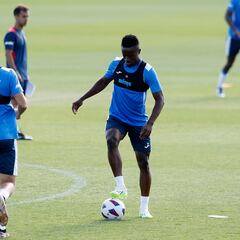 Cissé se machaca para encontrar su sitio