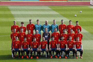 Lopetegui's Spain pose in their 2018 World Cup kit