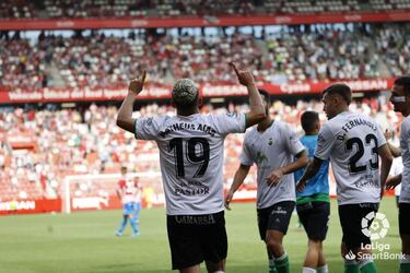 Los nueves del Racing solo marcan contra el Sporting